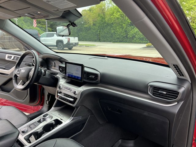 Used 2020 Ford Explorer XLT w/ Equipment Group 202A AWD/4WD image 29