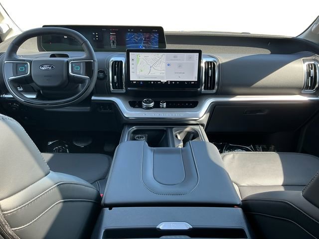 Used 2025 Ford Expedition Platinum image 12
