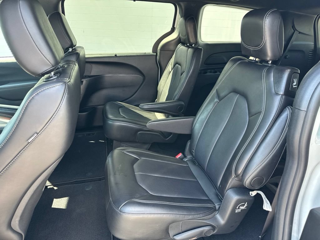 Used 2025 Chrysler Pacifica Select FWD image 13