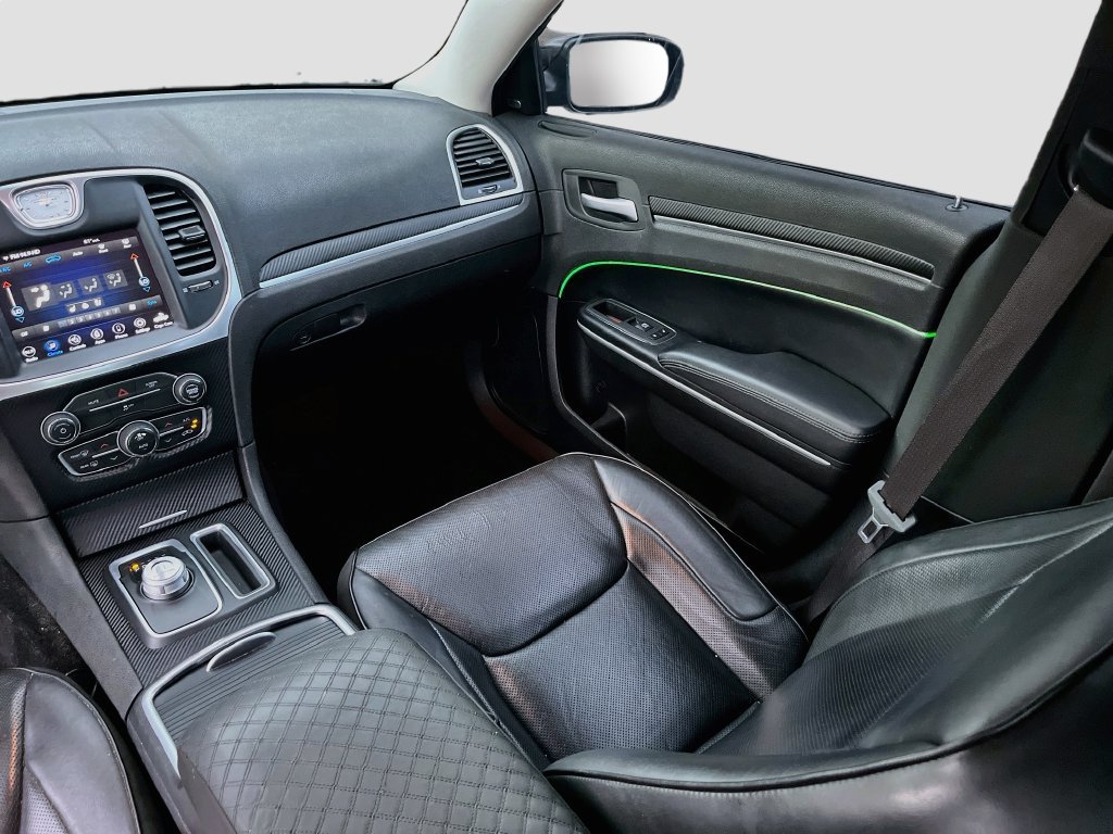 Used 2019 Chrysler 300 Limited RWD image 22