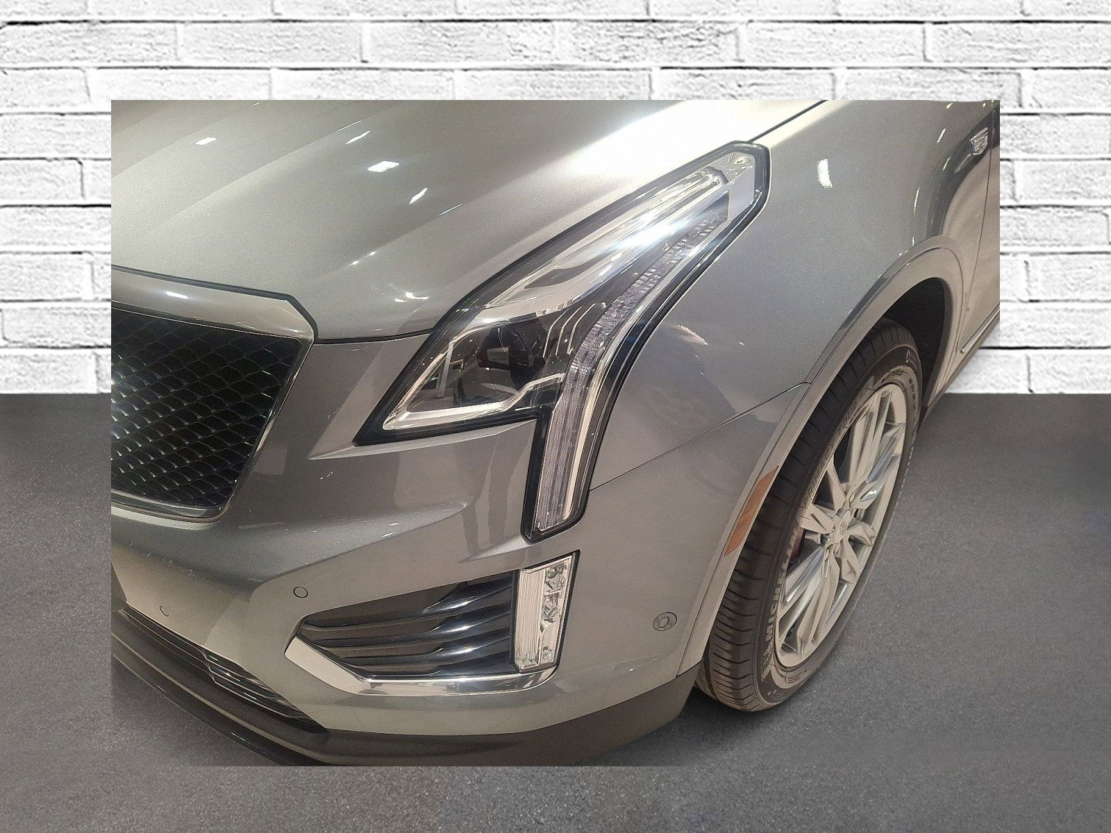 Certified 2023 Cadillac XT5 Sportv w/ Technology Package image 9