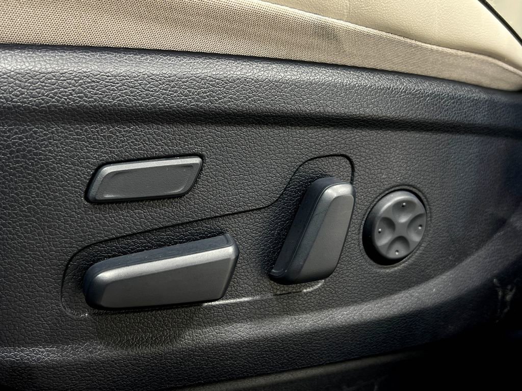 Used 2021 Hyundai Palisade Limited image 18