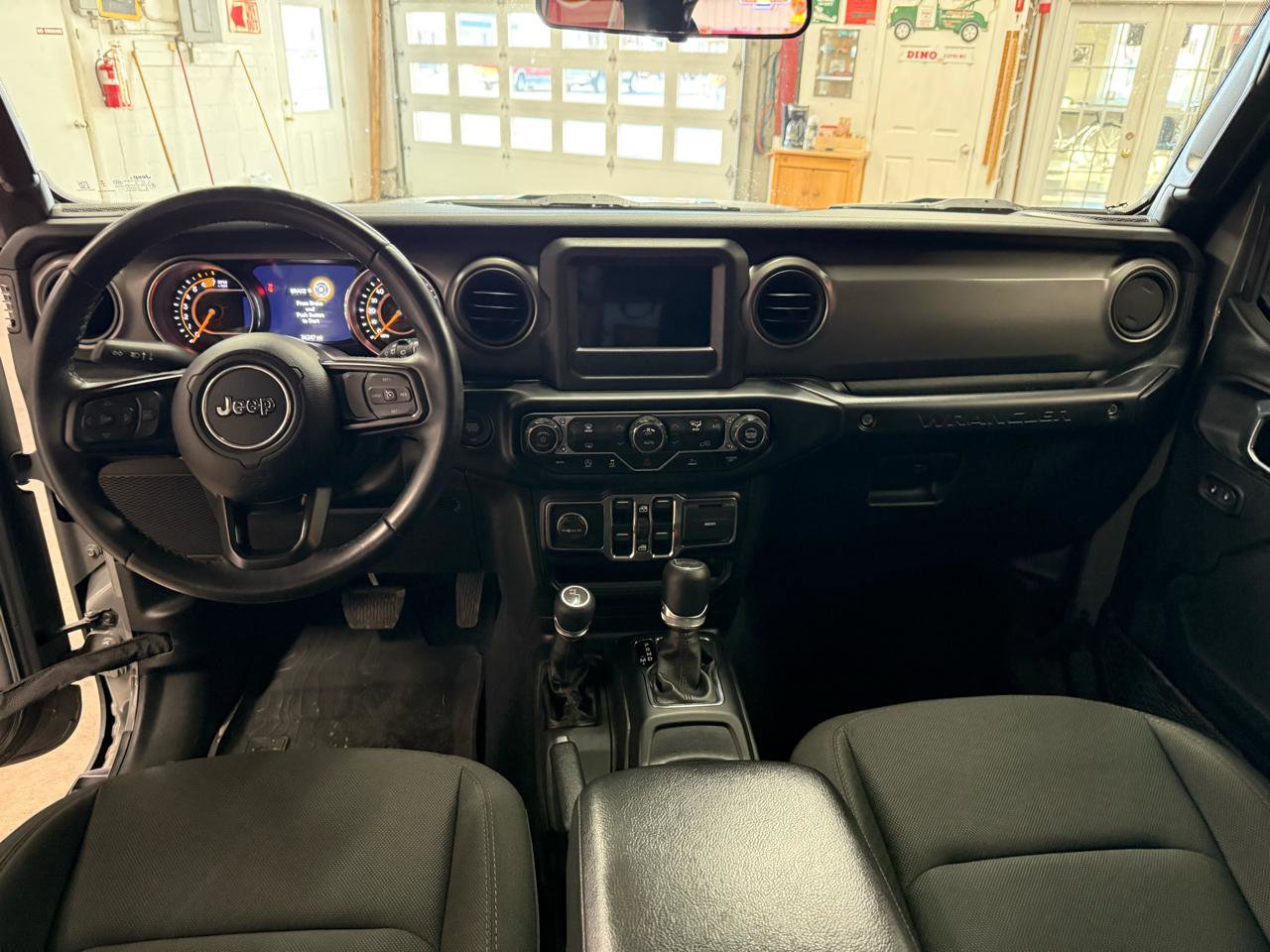 Used 2022 Jeep Wrangler Unlimited Sport image 12