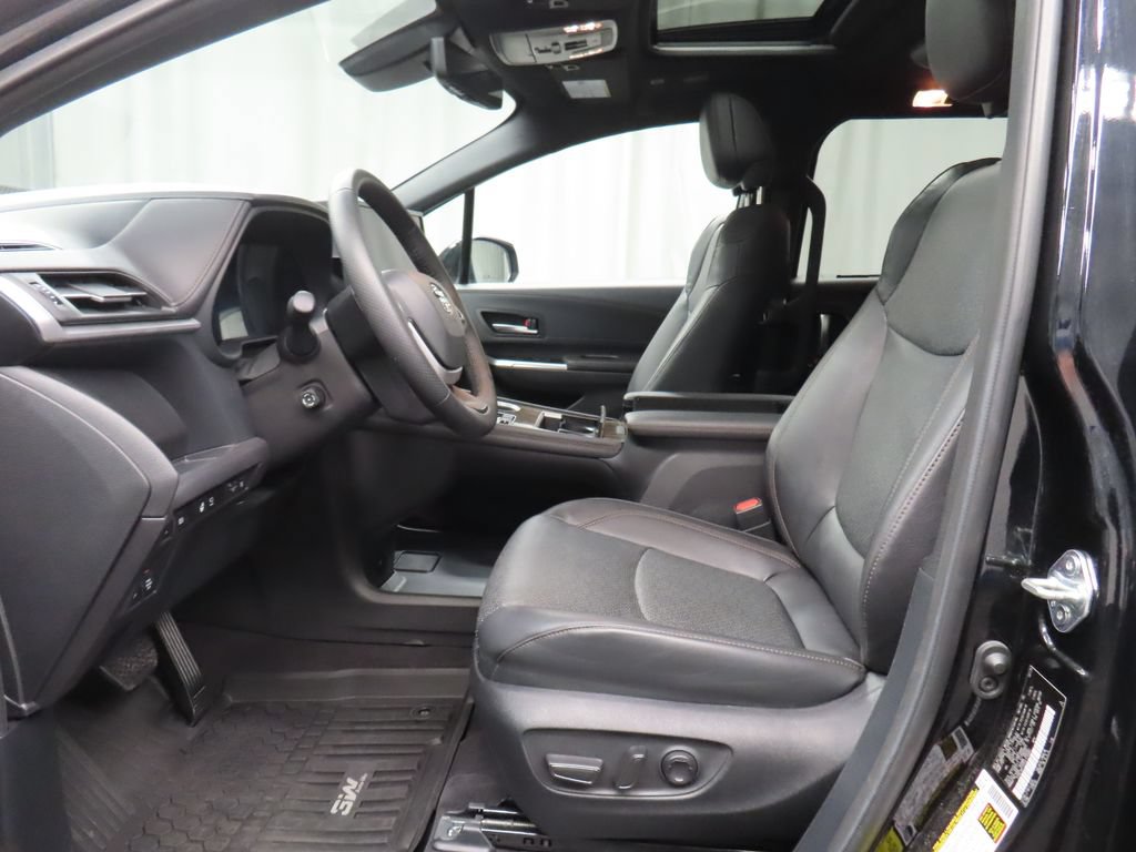 Used 2025 Toyota Sienna Platinum AWD/4WD image 15