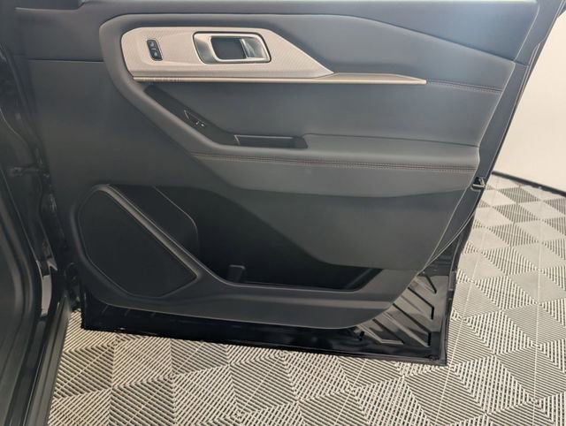 Used 2025 Ford Explorer Active image 38