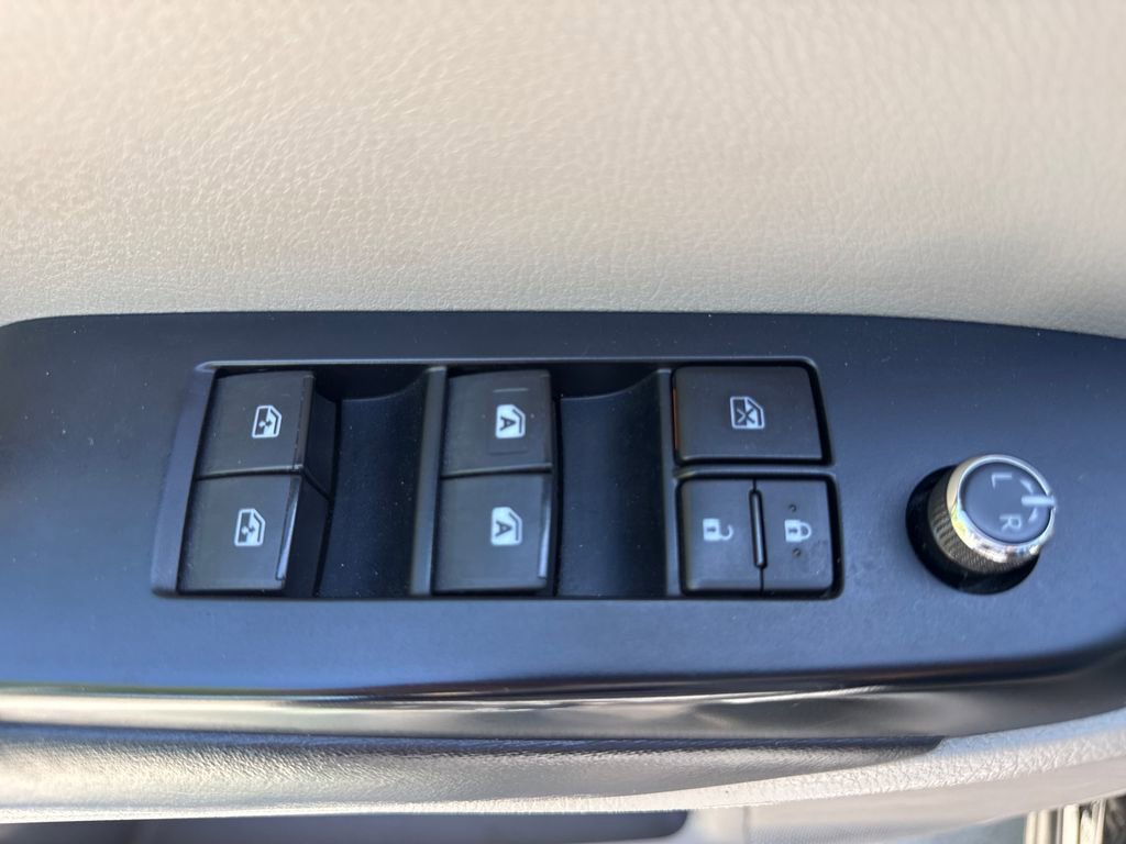 Used 2018 Toyota Highlander Plus AWD/4WD image 15