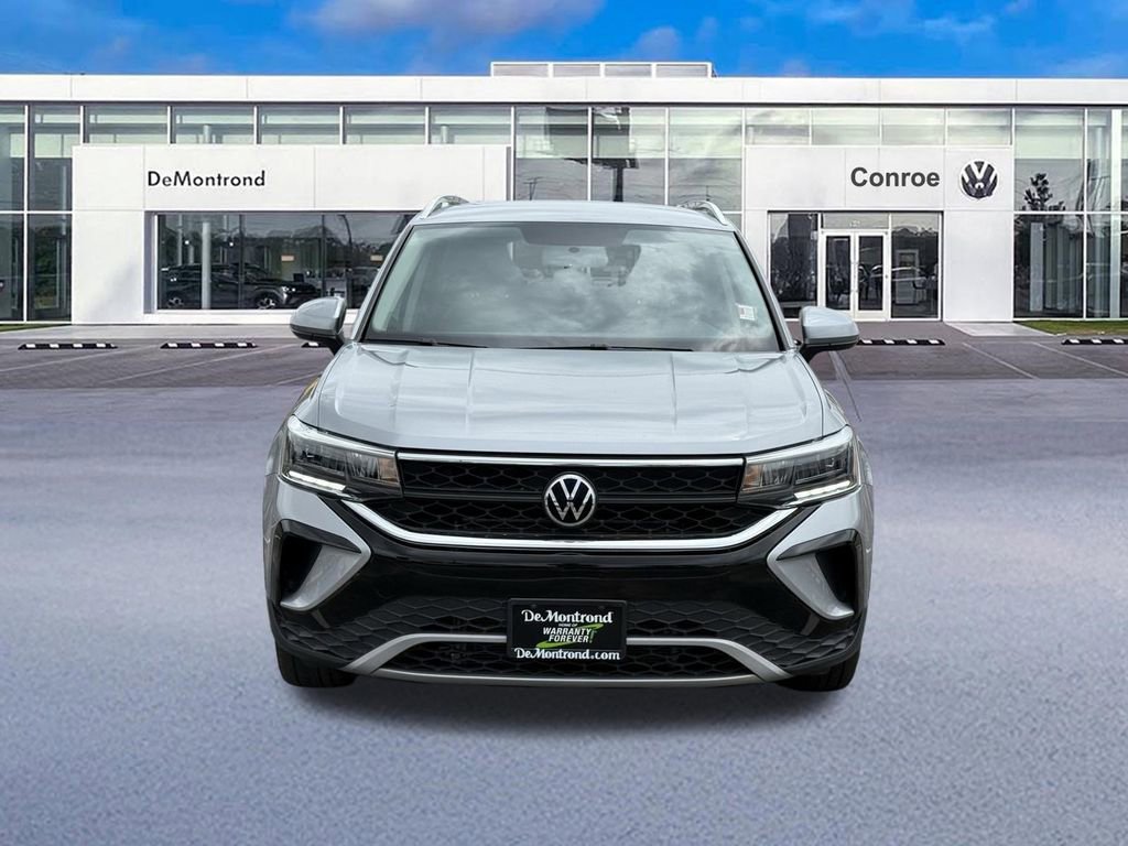 Used 2022 Volkswagen Taos SE FWD image 2