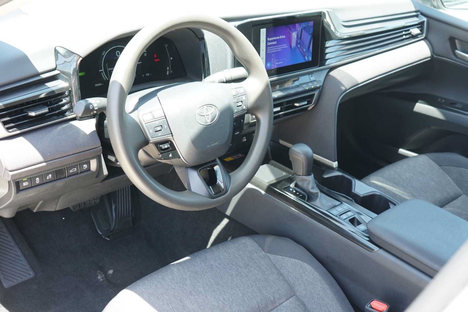 Used 2025 Toyota Camry LE FWD image 8