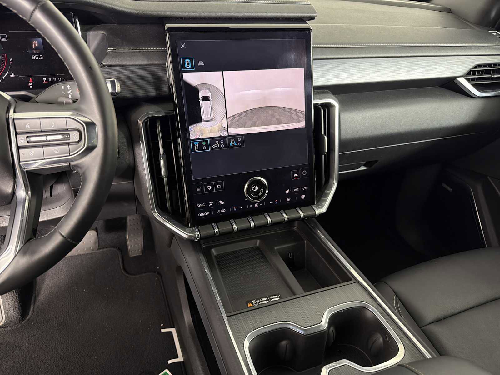 Used 2024 GMC Acadia Elevation image 29