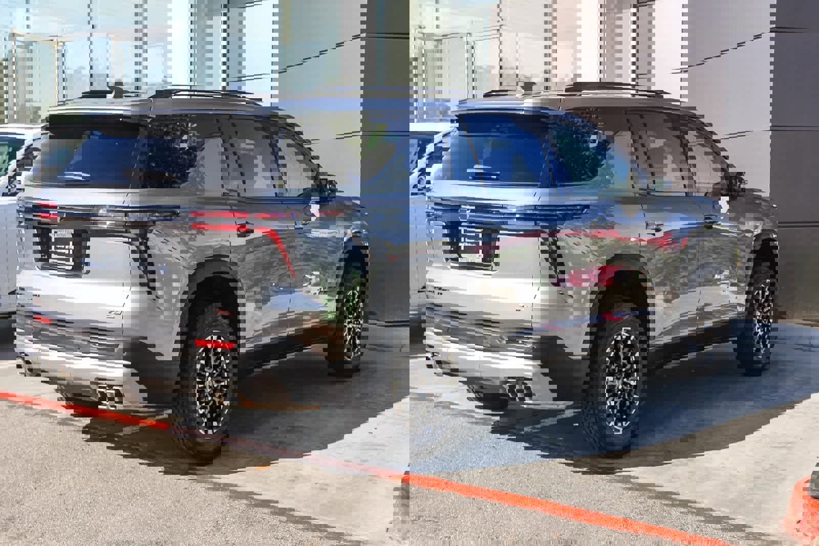 Used 2025 Chevrolet Traverse Z71 image 7