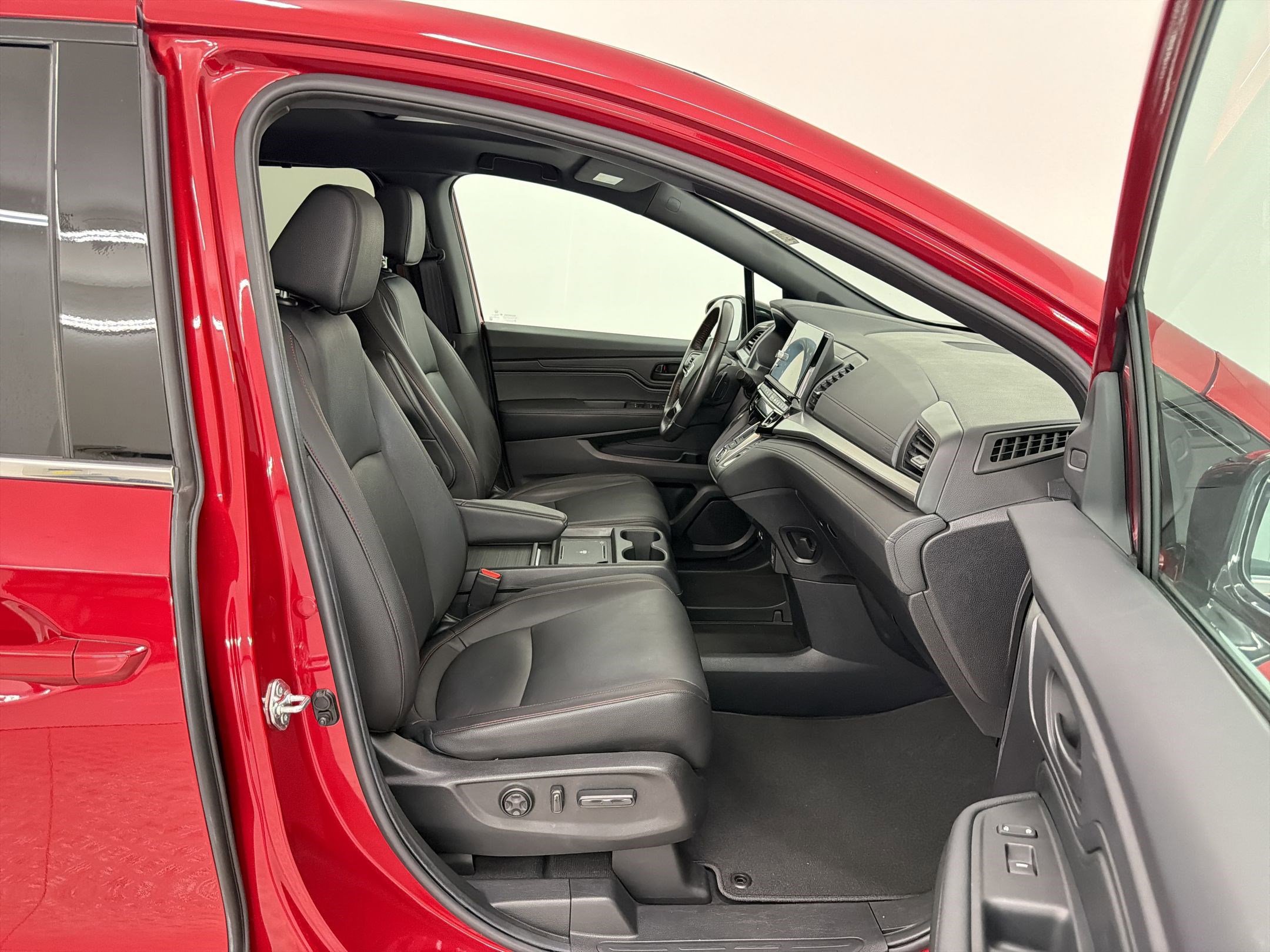 Used 2025 Honda Odyssey Sport-L image 27