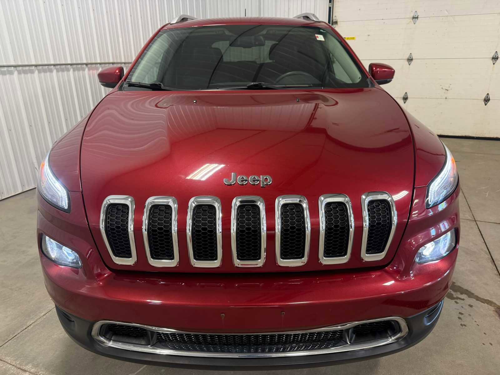 Used 2017 Jeep Cherokee Limited AWD/4WD image 3
