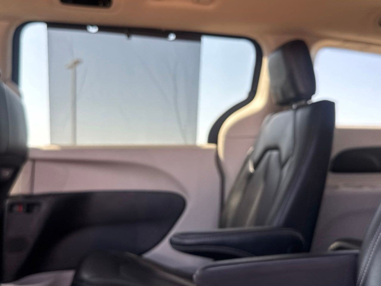 Used 2023 Chrysler Pacifica Touring-L FWD image 40