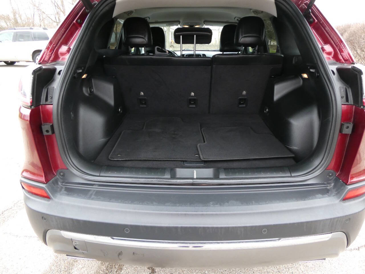 Used 2019 Jeep Cherokee Limited image 23