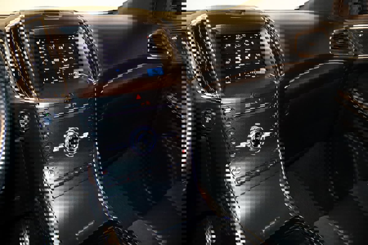 Used 2019 Ford Edge ST w/ Cold Weather Package image 44