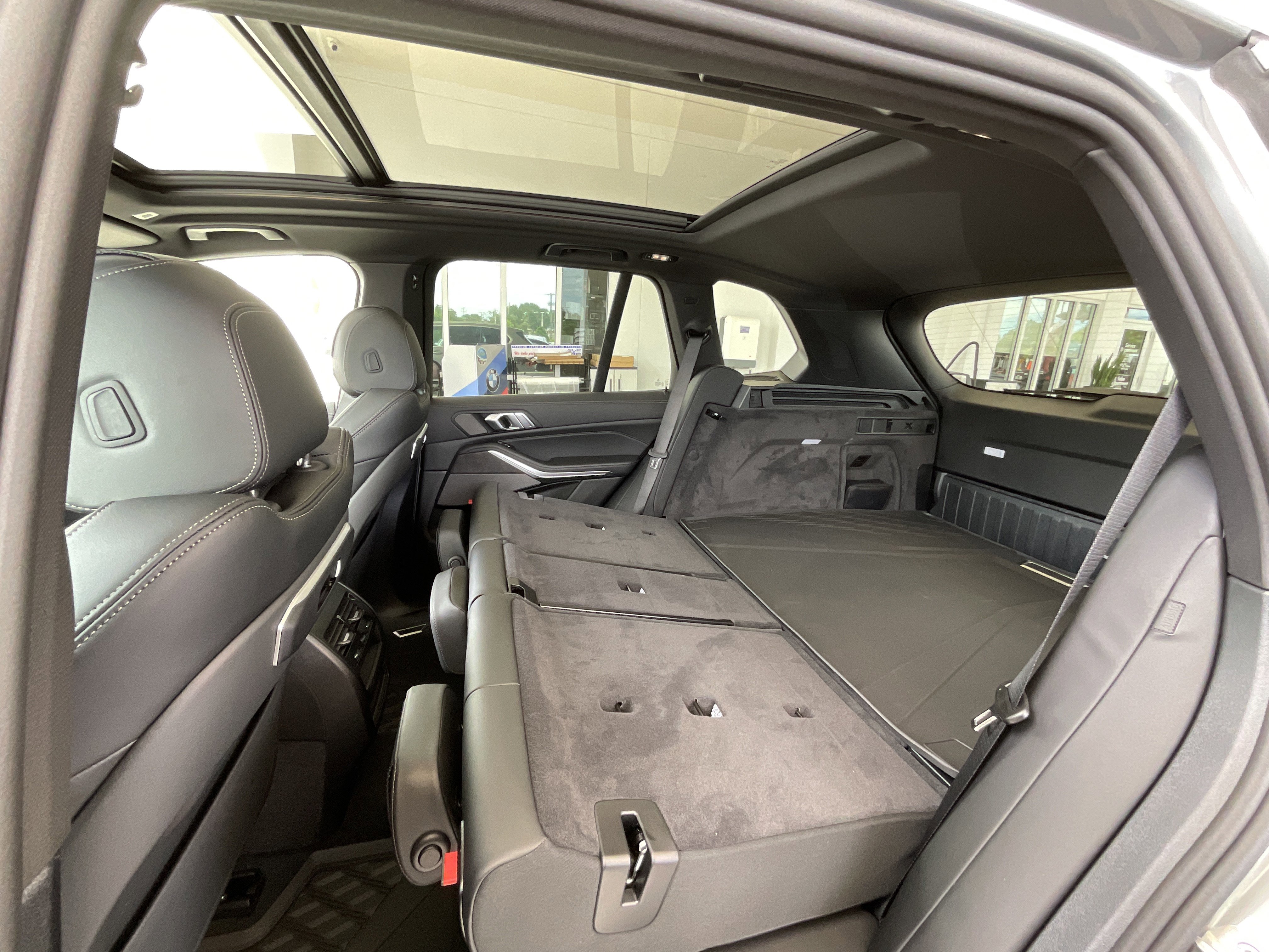 New 2026 BMW X5 xDrive50e w/ Premium Package AWD/4WD image 31