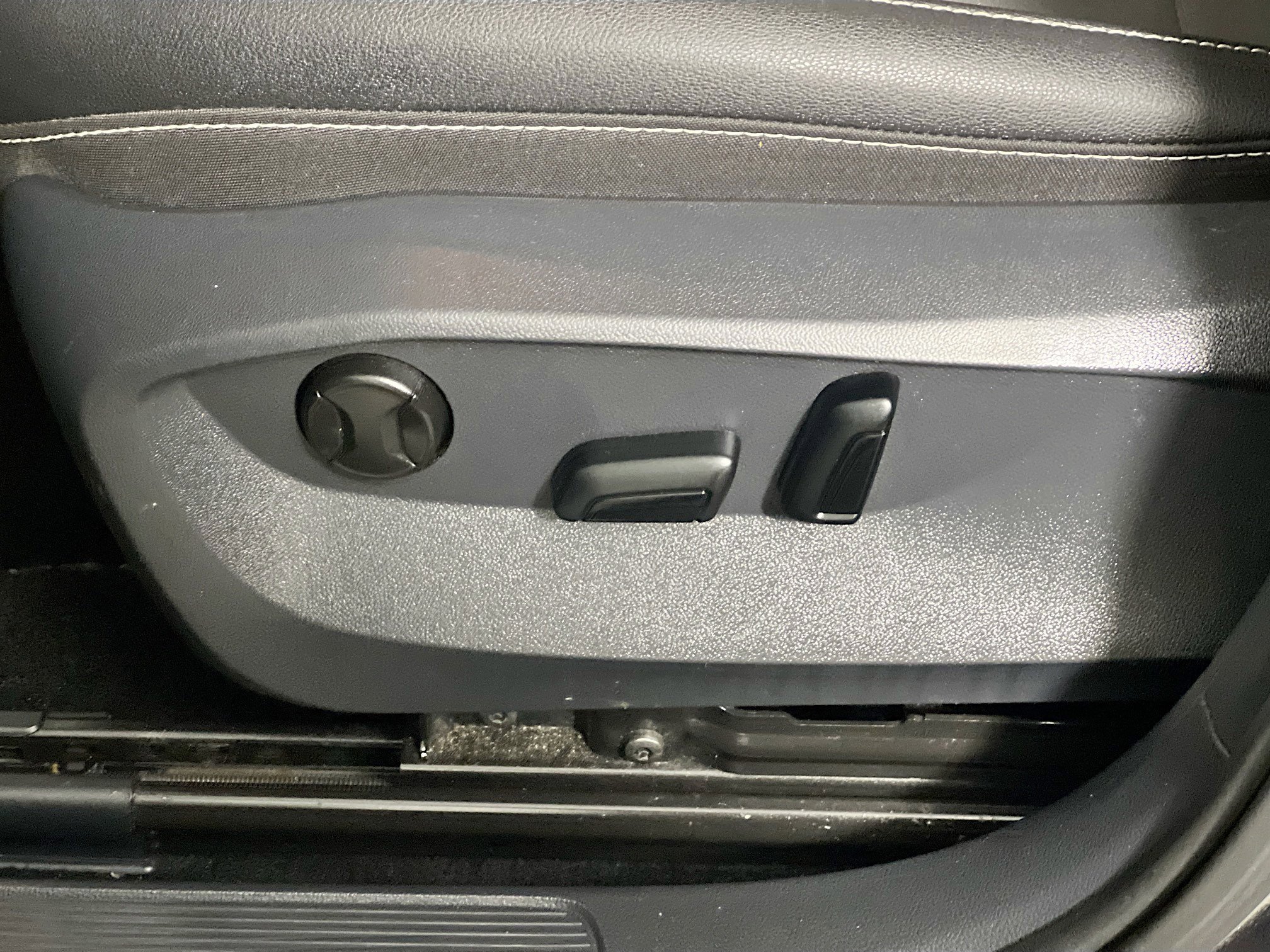 Used 2024 Volkswagen Taos SE image 15