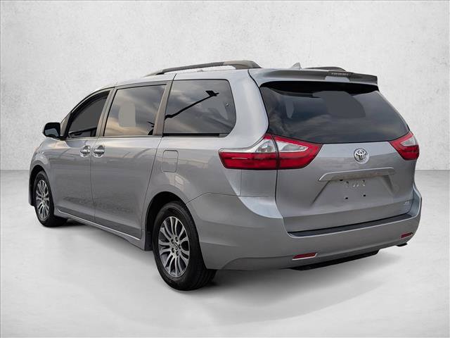 Used 2018 Toyota Sienna XLE image 8
