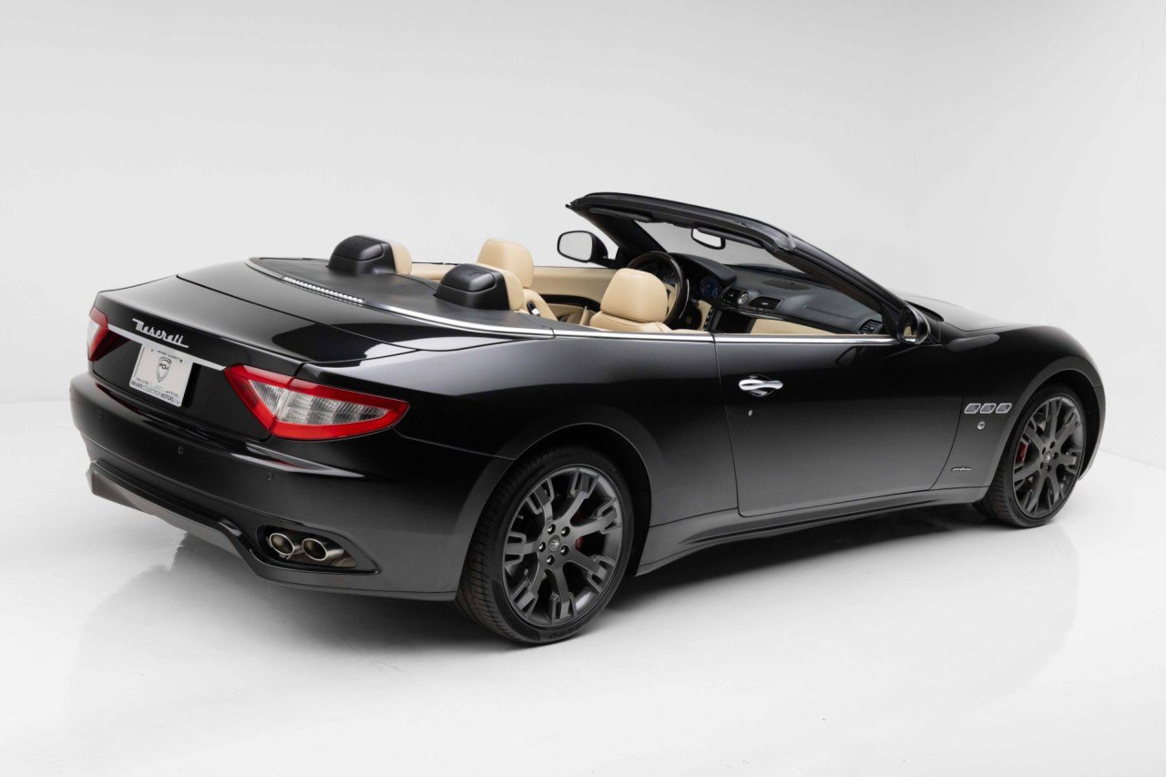 Used 2015 Maserati GranTurismo Convertible RWD image 3