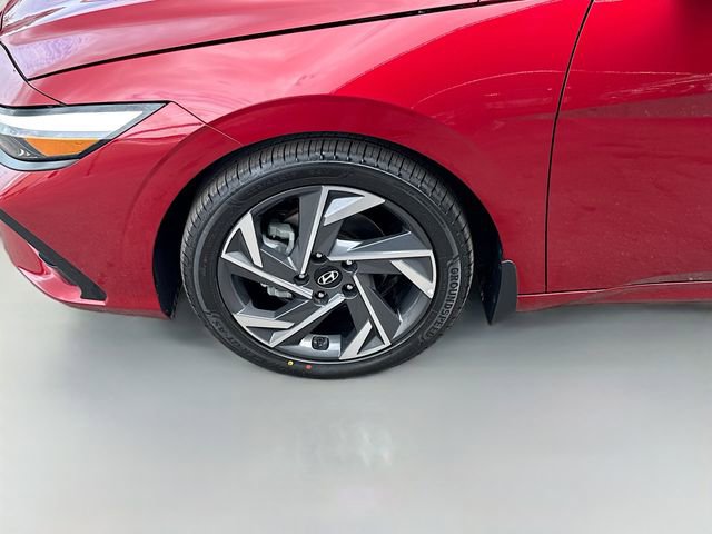 Used 2024 Hyundai Elantra Limited image 30