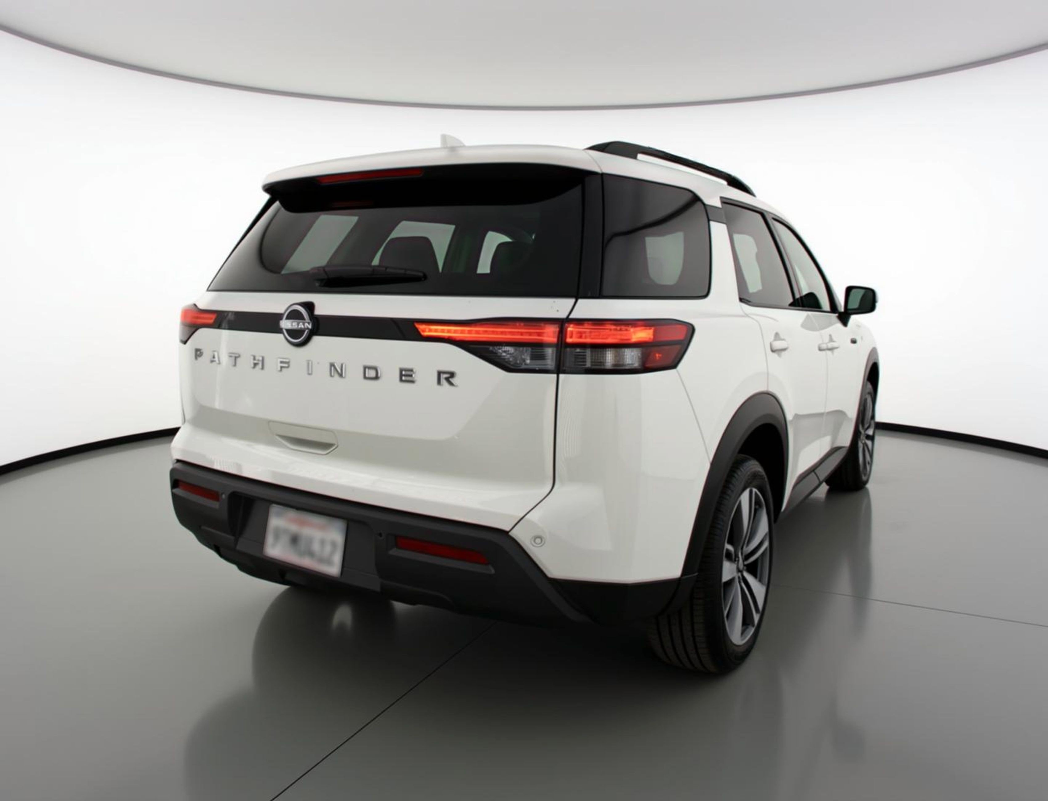 Used 2025 Nissan Pathfinder SV image 9