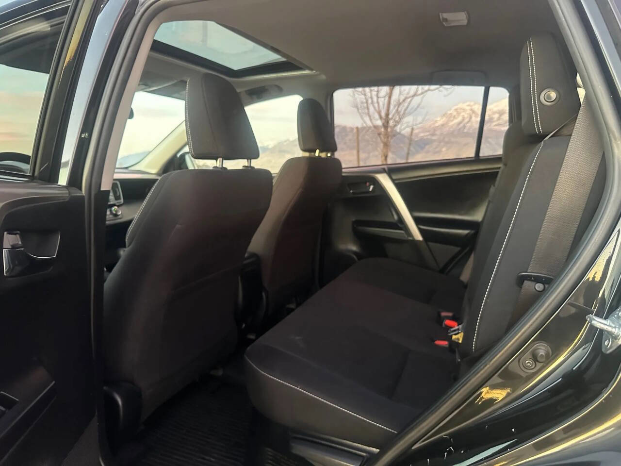 Used 2018 Toyota RAV4 LE image 11