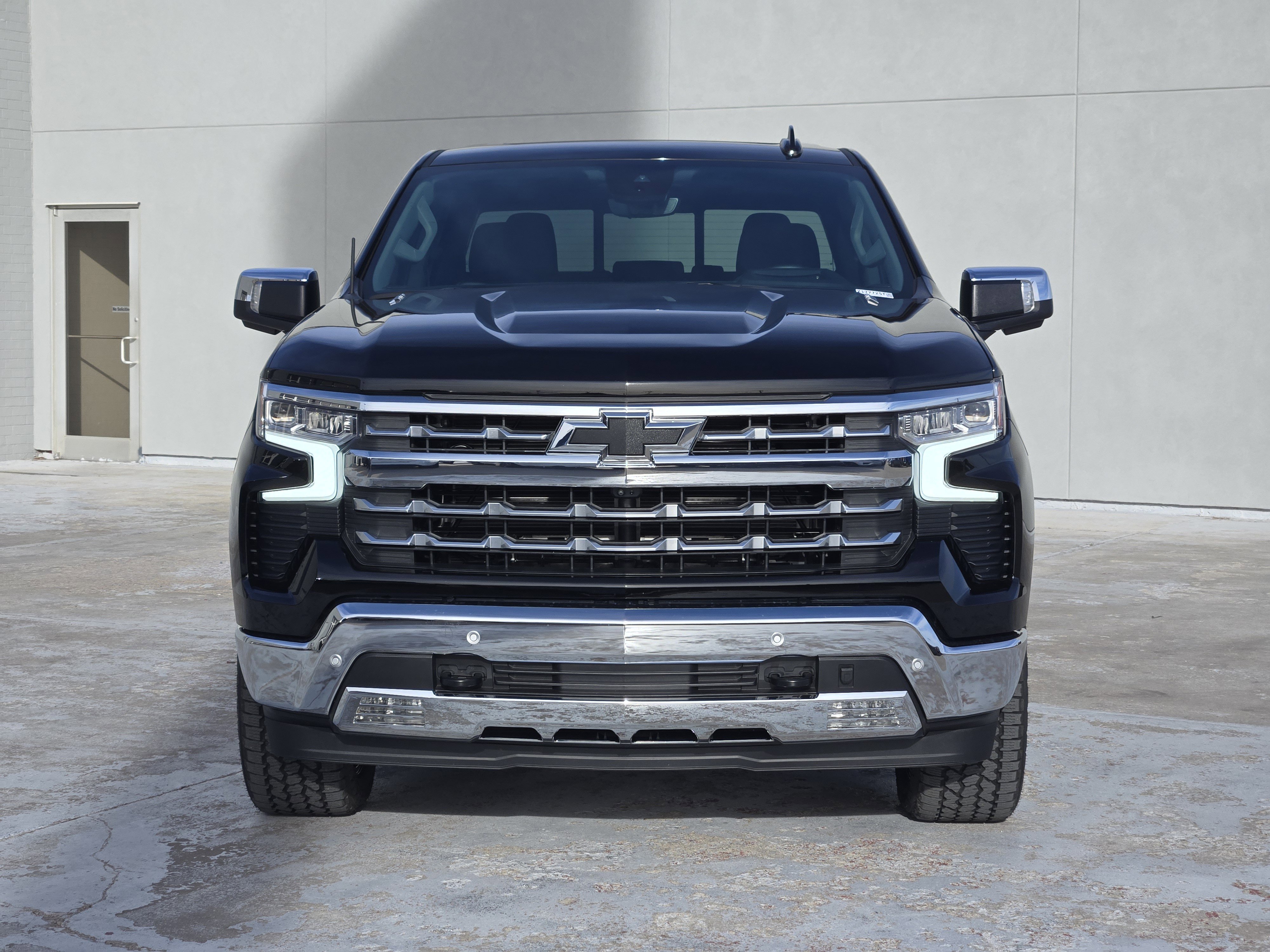 Used 2025 Chevrolet Silverado 1500 LTZ w/ LTZ Premium Package image 3