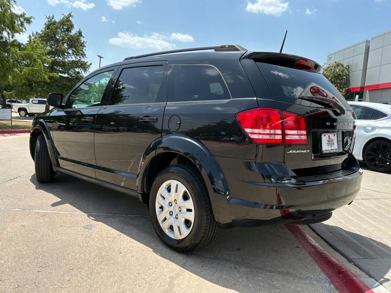 Used 2020 Dodge Journey SE FWD image 8