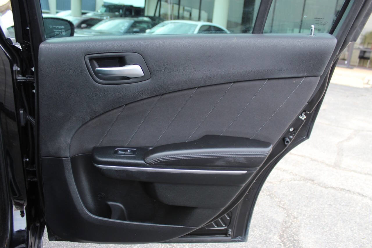 Used 2018 Dodge Charger SXT Plus image 11