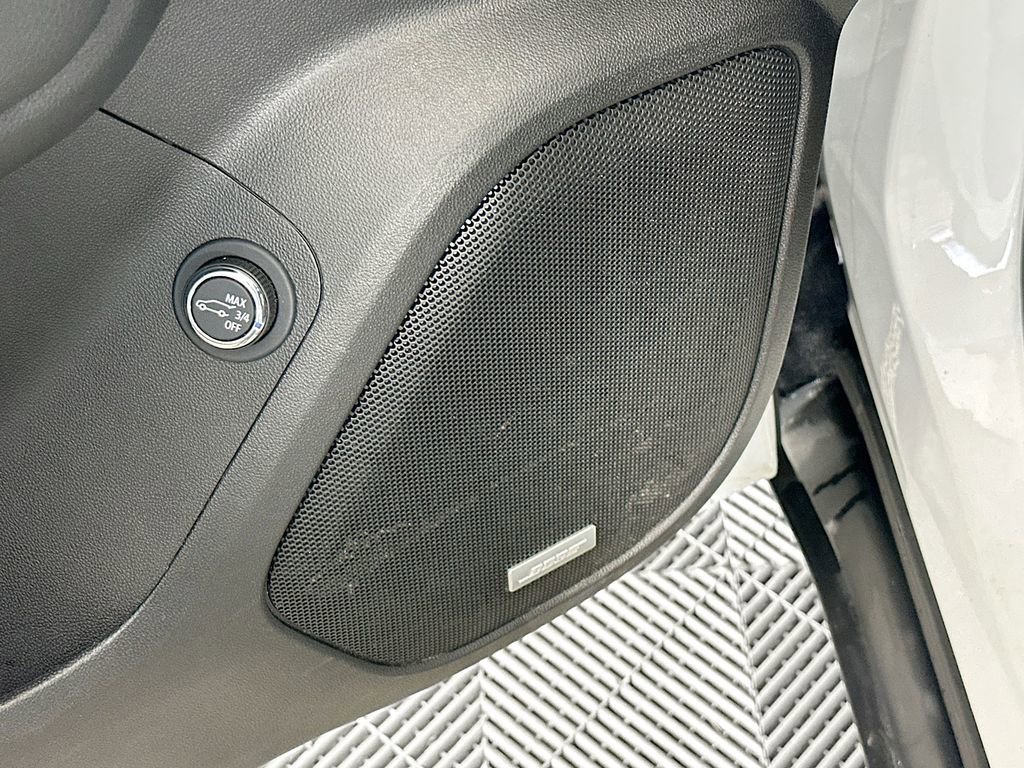 Used 2023 GMC Acadia SLT image 27