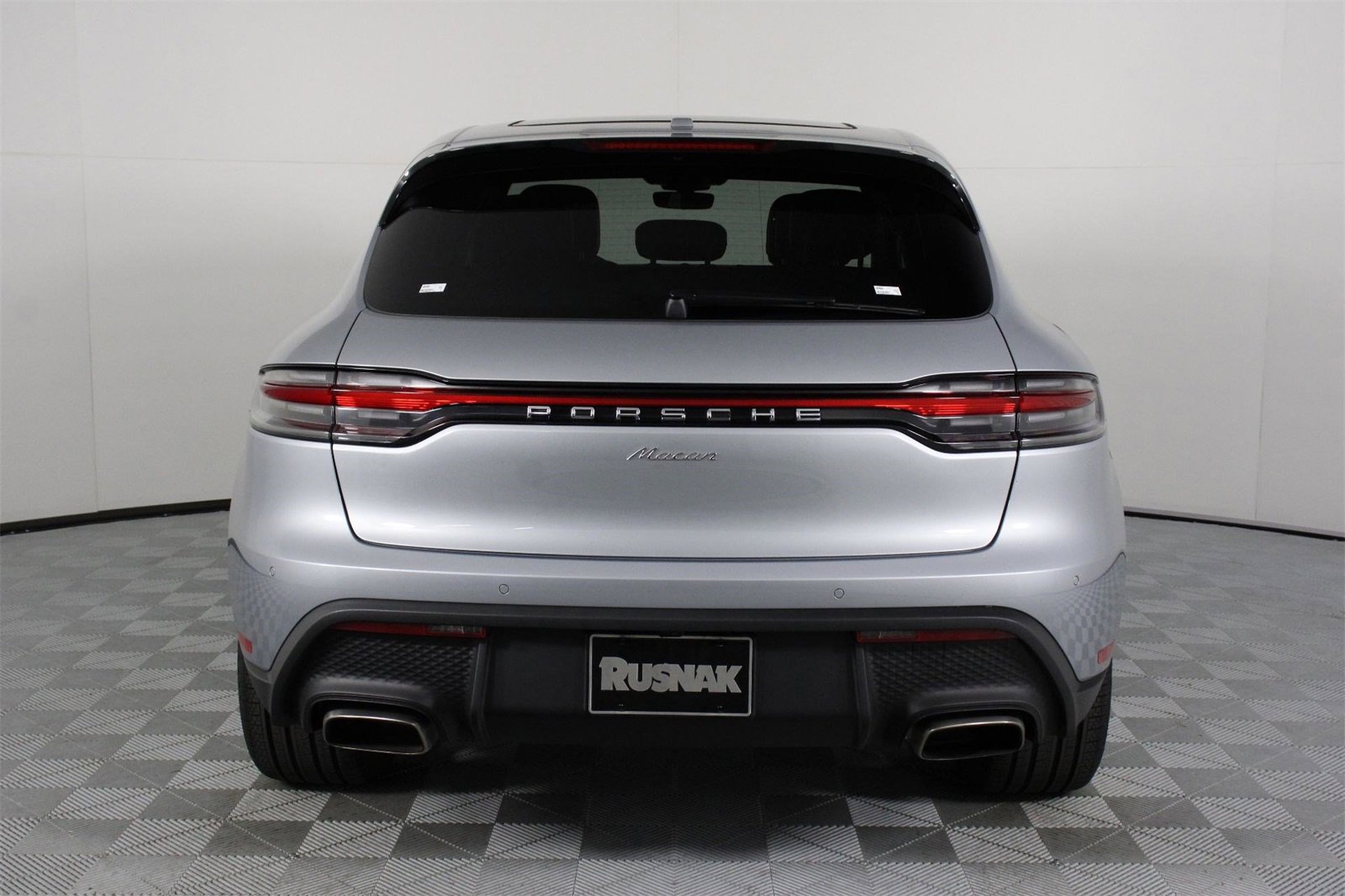 Used 2025 Porsche Macan image 6
