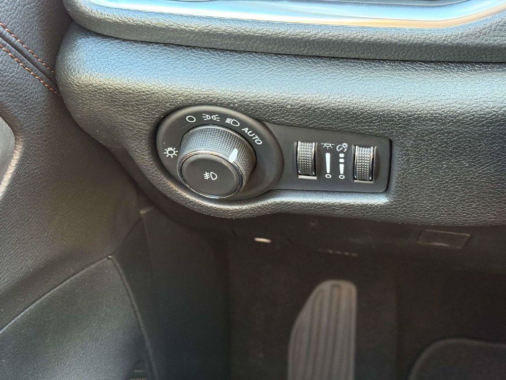New 2026 Chrysler Pacifica Pinnacle FWD image 32