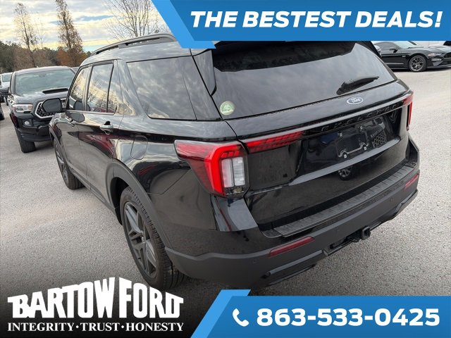 Used 2025 Ford Explorer ST-Line w/ Premium Package image 7
