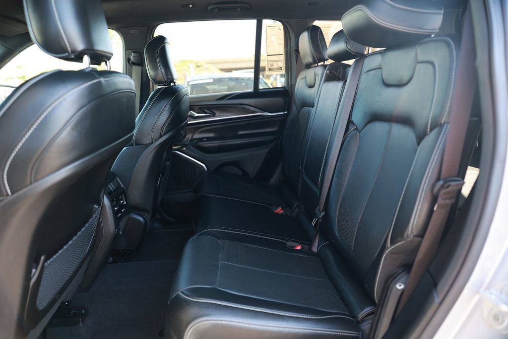 Used 2023 Jeep Grand Cherokee Overland RWD image 33