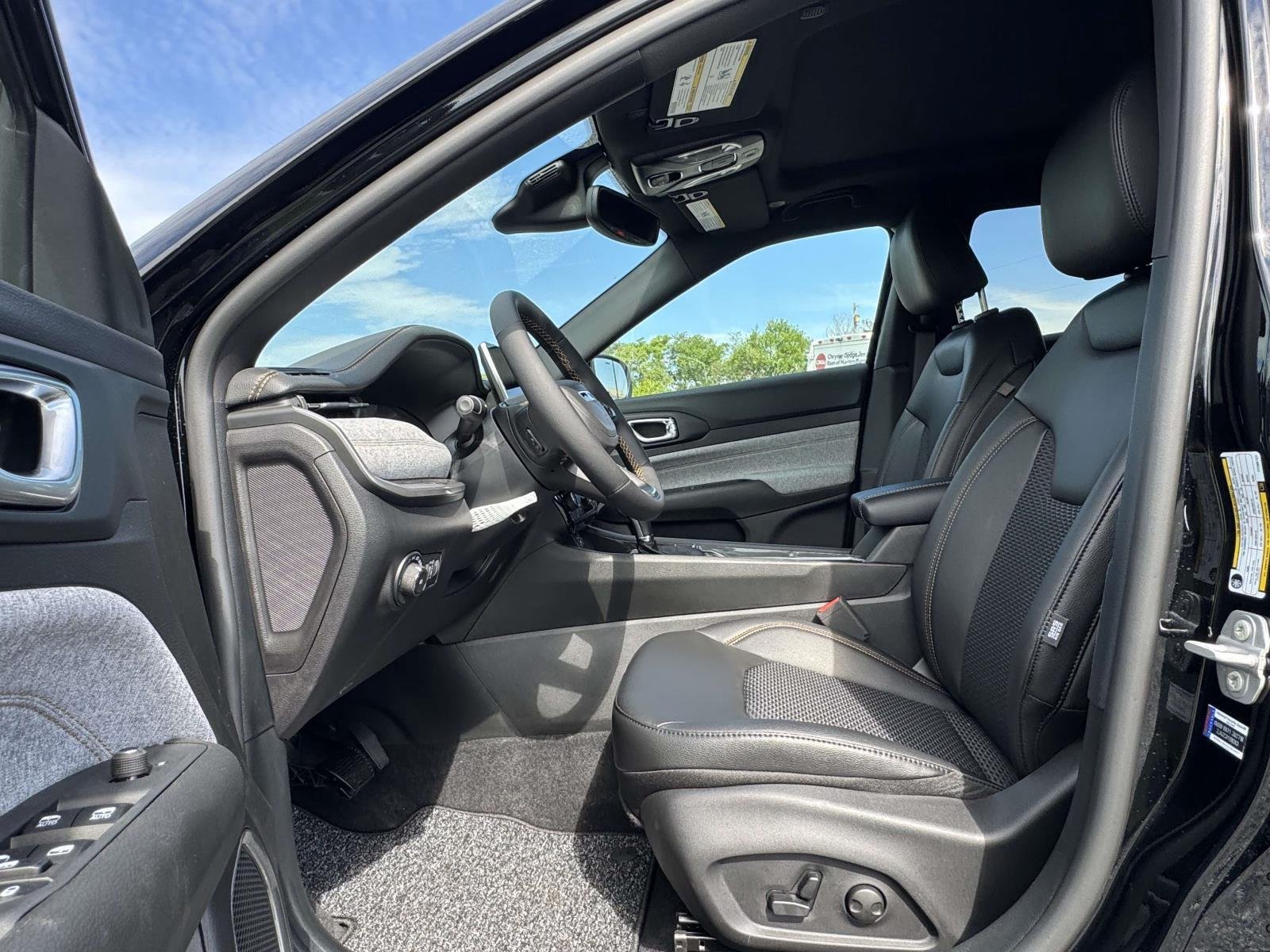 New 2026 Jeep Compass Latitude AWD/4WD image 21