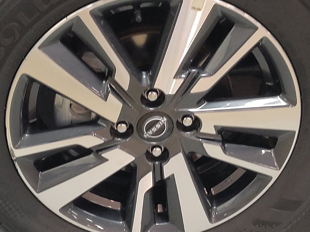 Used 2025 Nissan Versa SV FWD image 31
