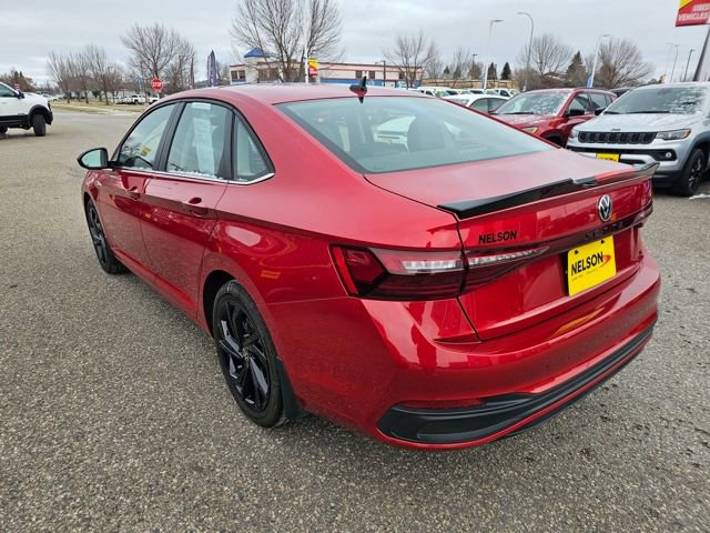 Used 2025 Volkswagen Jetta SE w/ Sunroof Package image 9