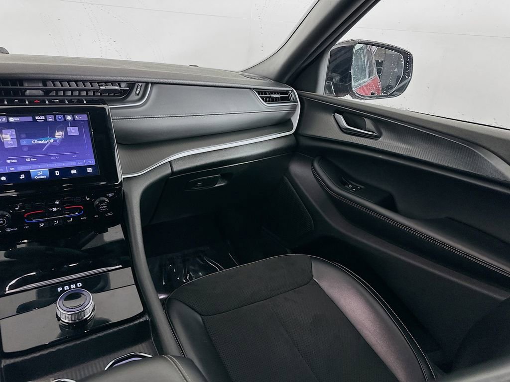 Certified 2024 Jeep Grand Cherokee Altitude image 34