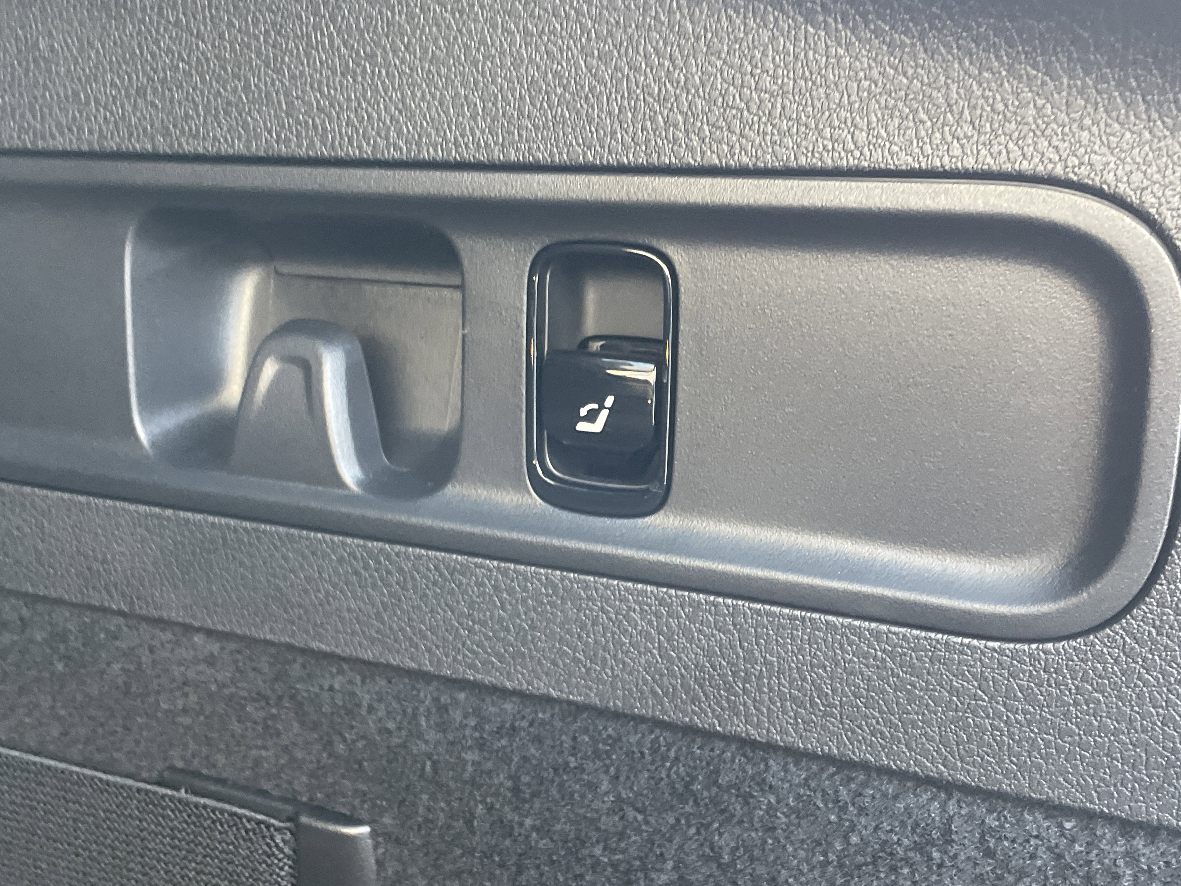 Certified 2025 Mercedes-Benz GLC 300 4MATIC image 12