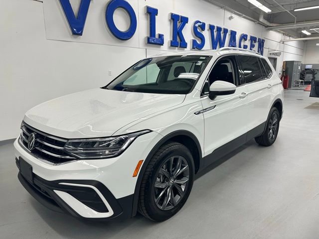 Certified 2022 Volkswagen Tiguan SE w/ Panoramic Sunroof Package image 2