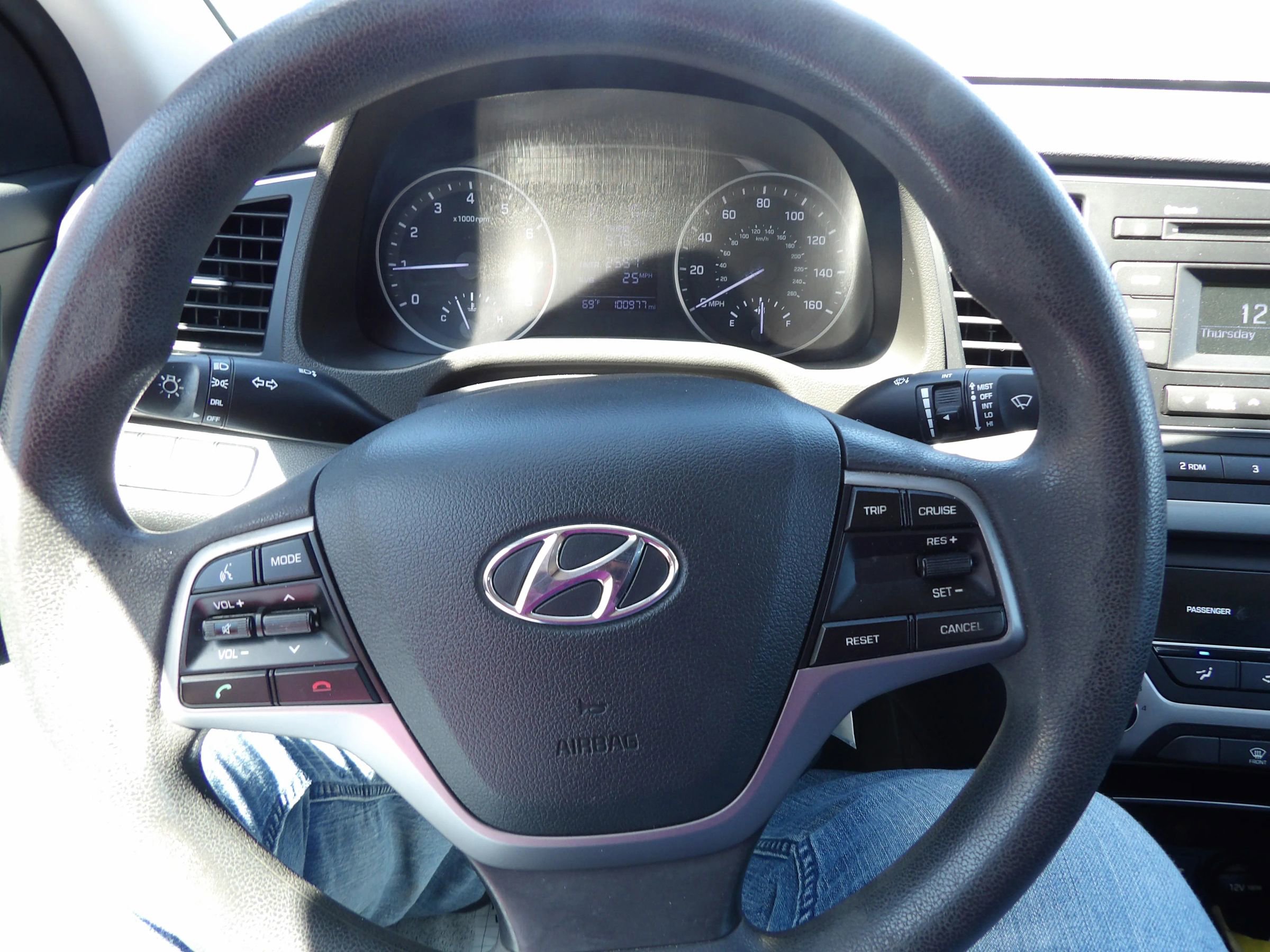 Used 2018 Hyundai Elantra SE FWD image 18