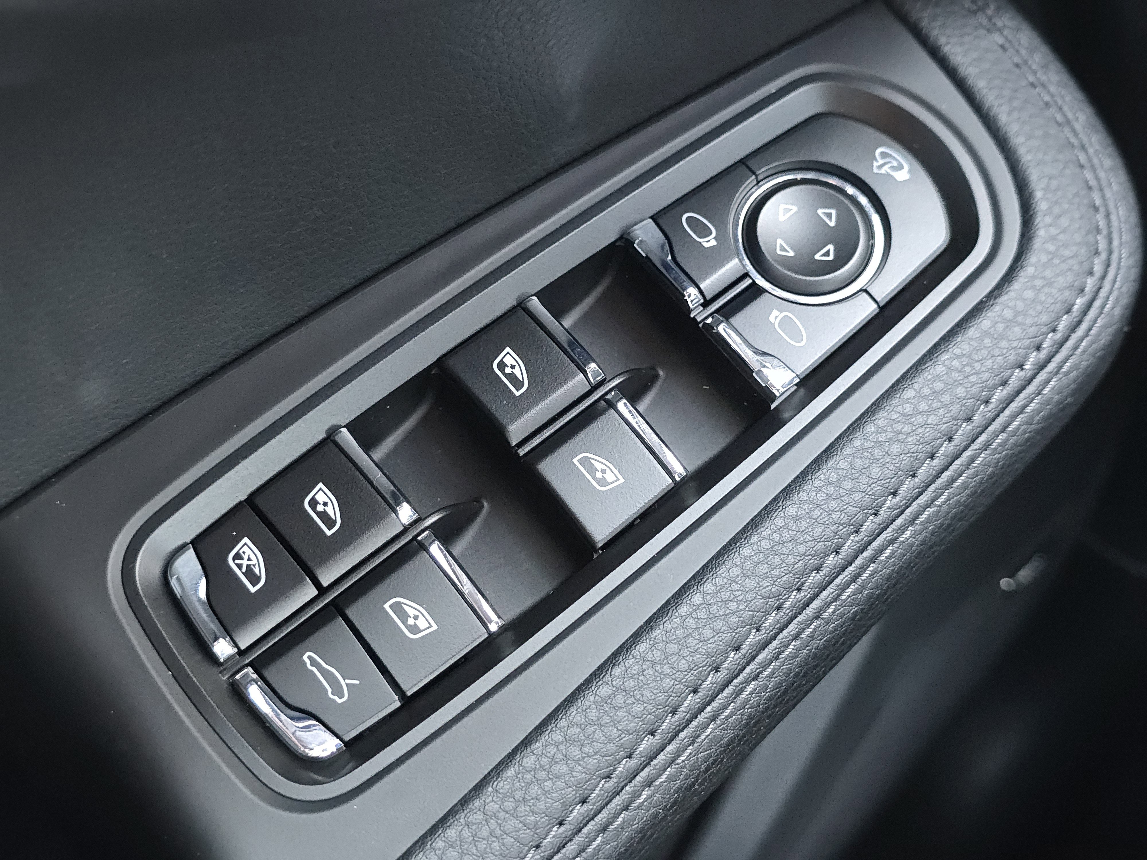 Certified 2025 Porsche Macan image 26