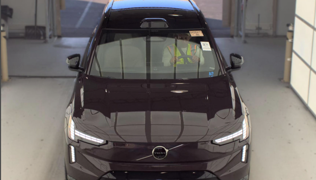 Certified 2025 Volvo EX90 Ultra AWD/4WD image 3