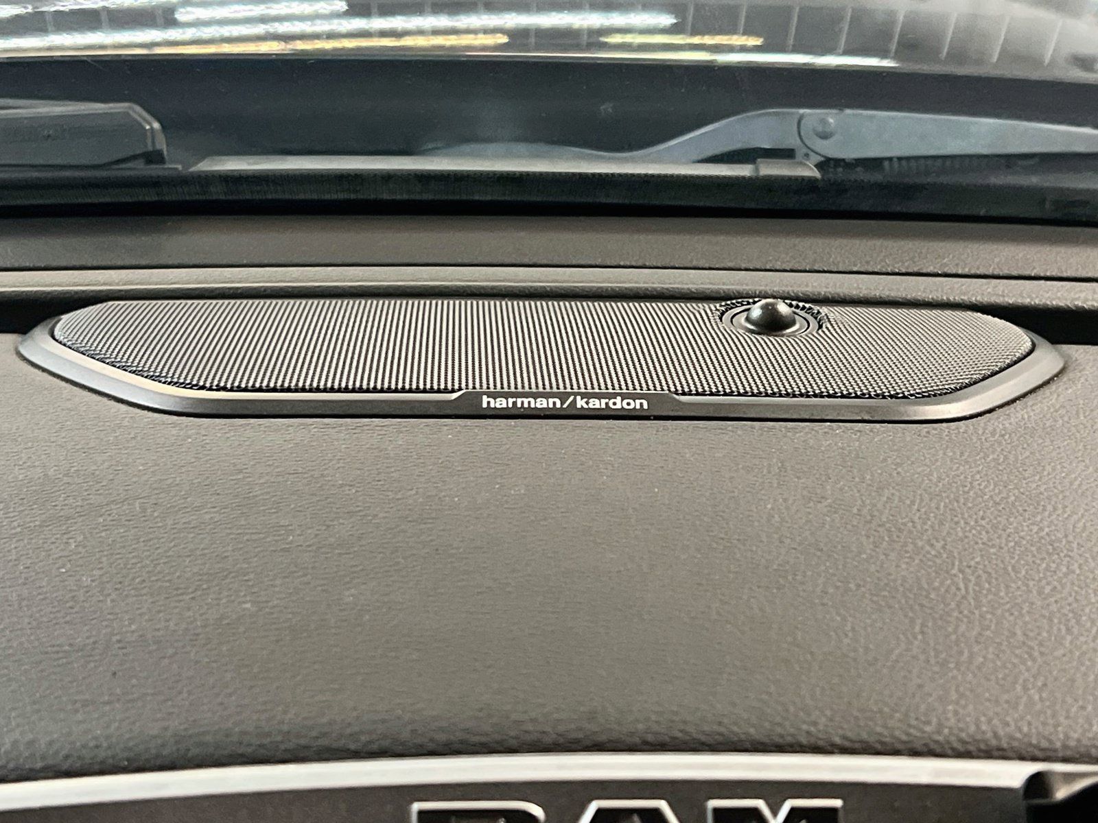 Used 2020 RAM 2500 Laramie AWD/4WD image 15