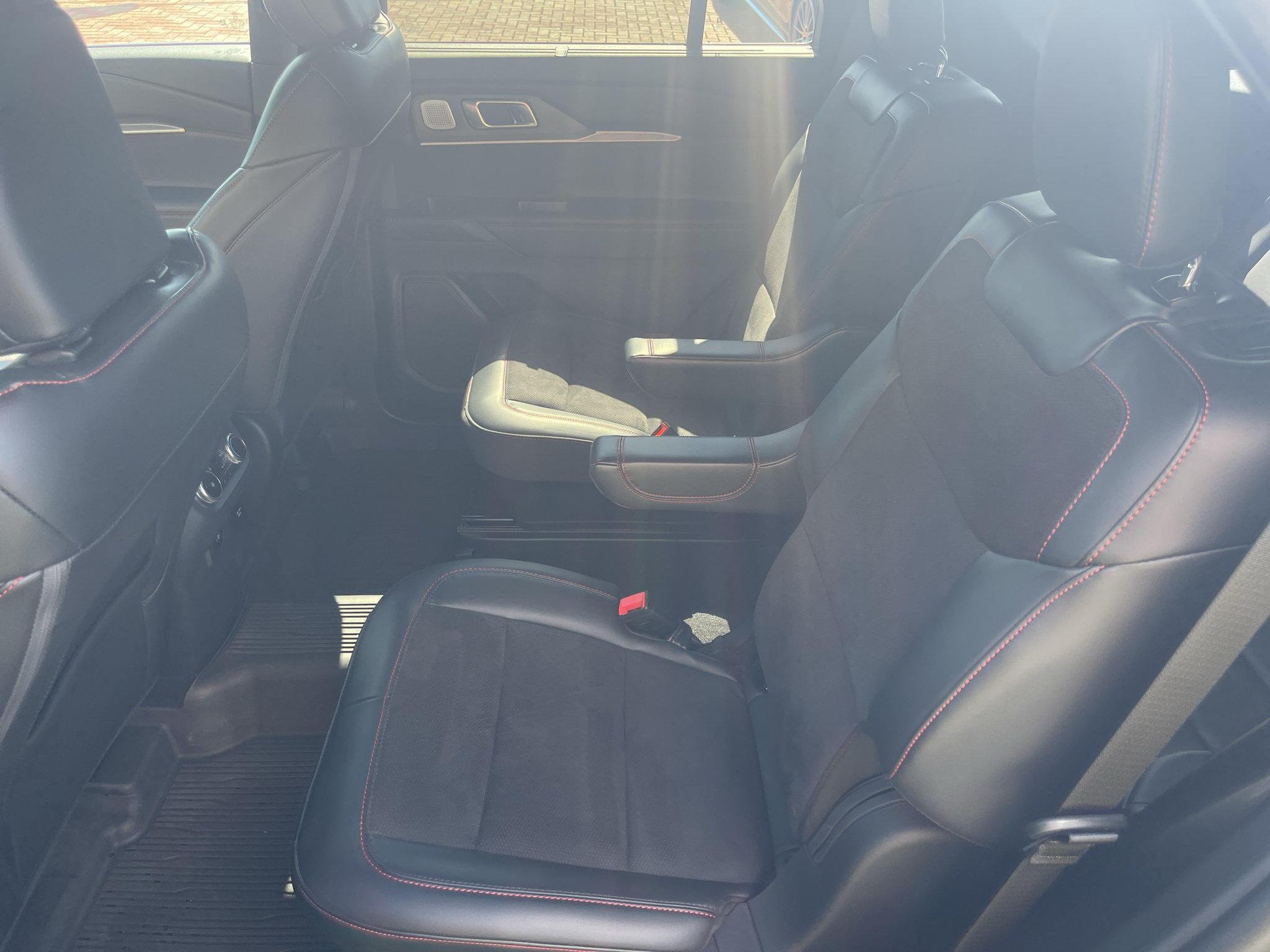 Used 2025 Ford Explorer ST AWD/4WD image 28