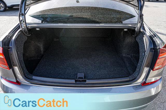 Used 2018 Volkswagen Passat 2.0T SE FWD image 41