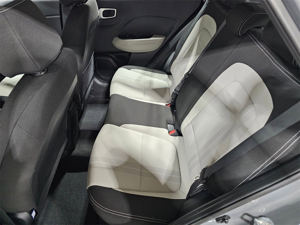 Used 2022 Hyundai Venue SEL image 18