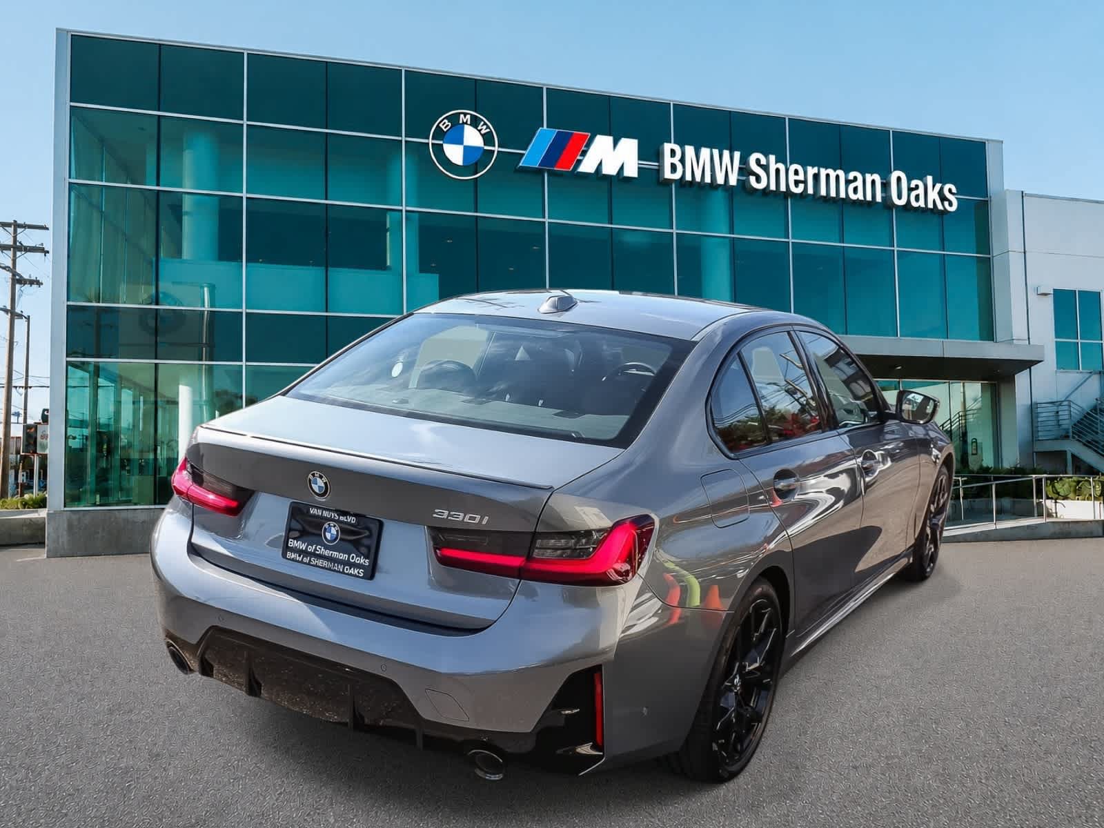 New 2026 BMW 330i Sedan w/ M Sport Package RWD image 4