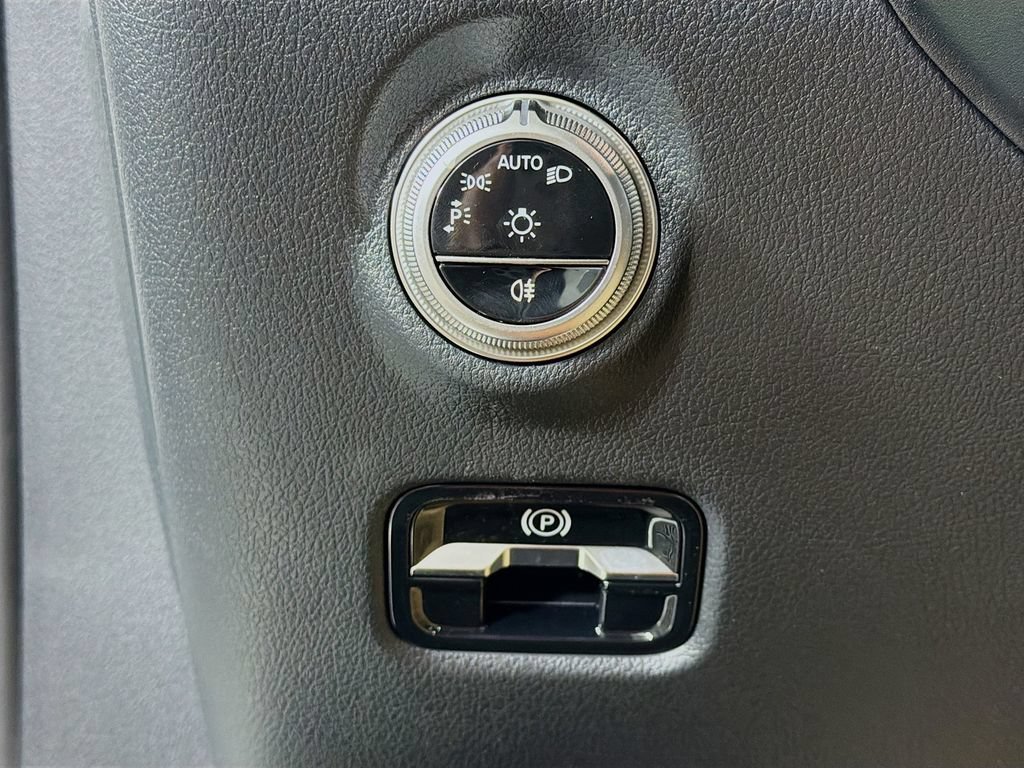 New 2026 Mercedes-Benz C 300 4MATIC Sedan image 11