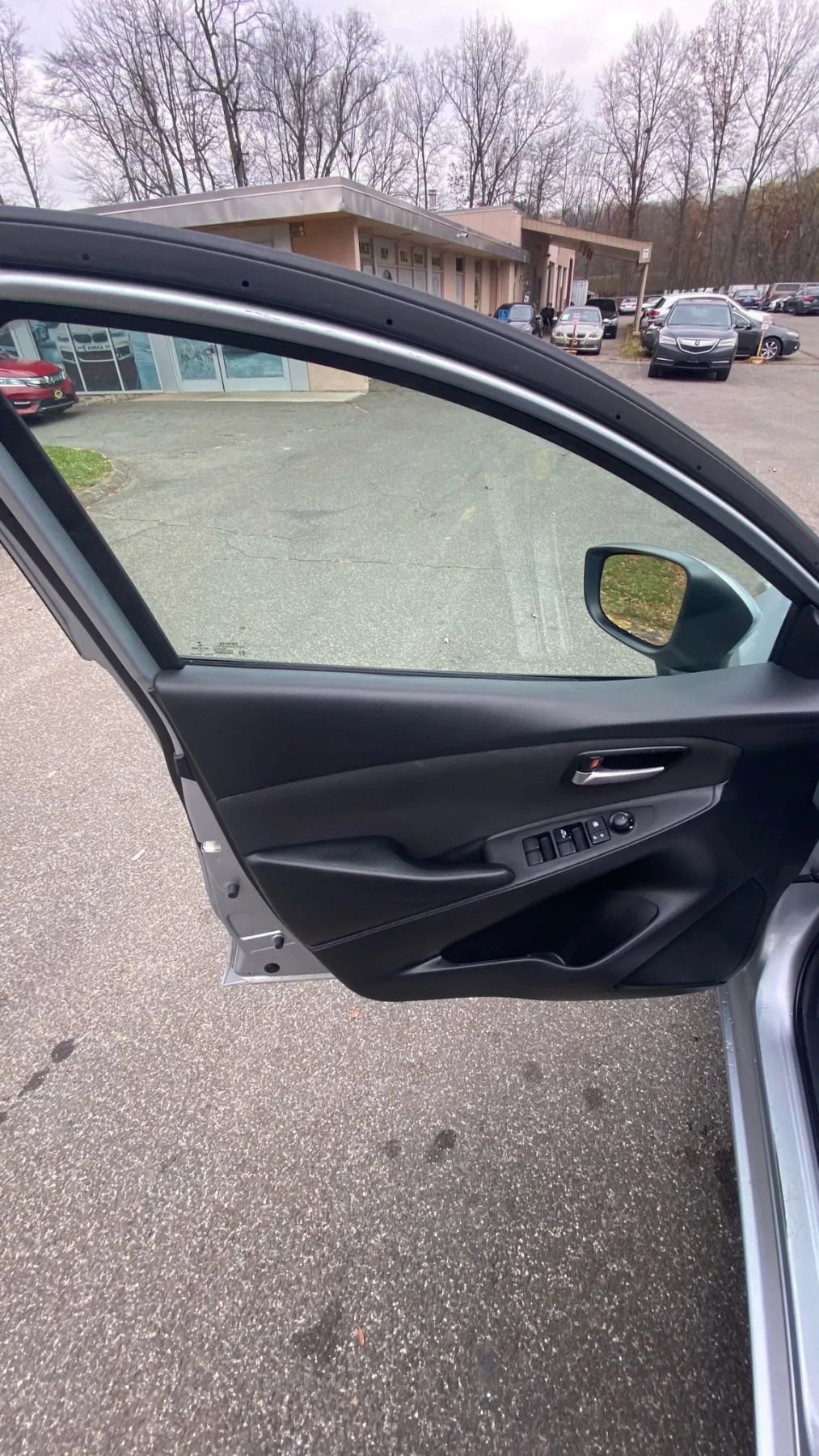 Used 2019 Toyota Yaris LE image 9